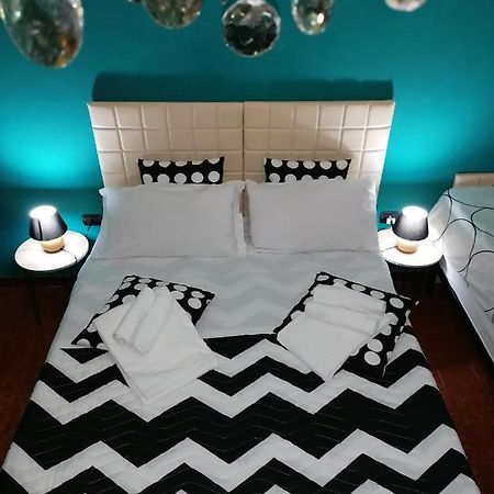 Casacasetta Suite Appartamento Indipendente Таранто Екстериор снимка